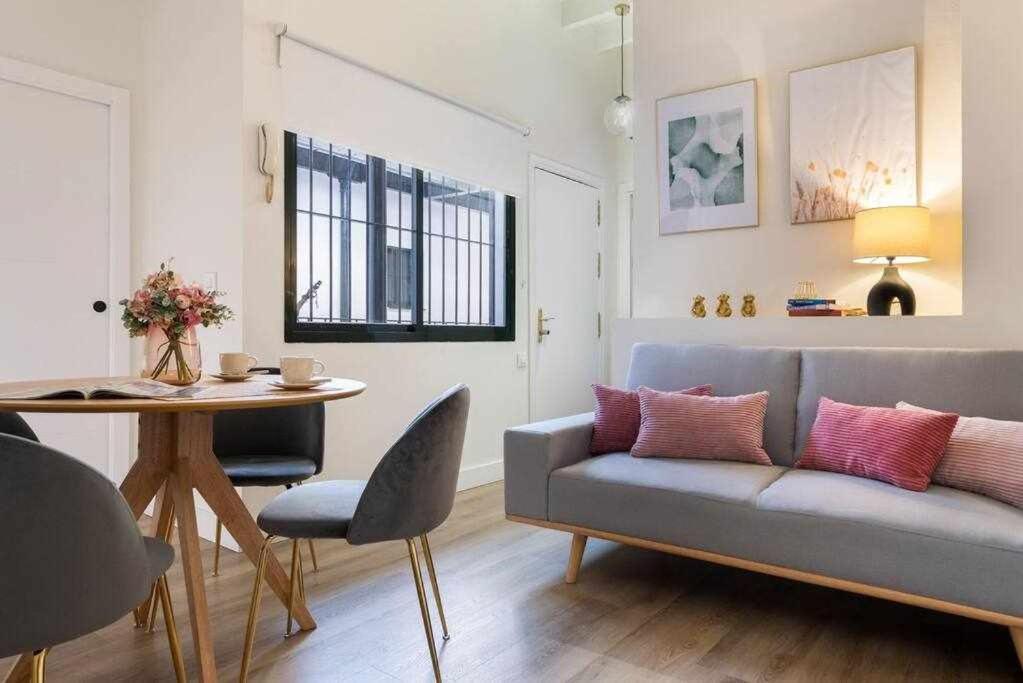 Monkeys Apartments San Roman Deluxe Севиля Екстериор снимка