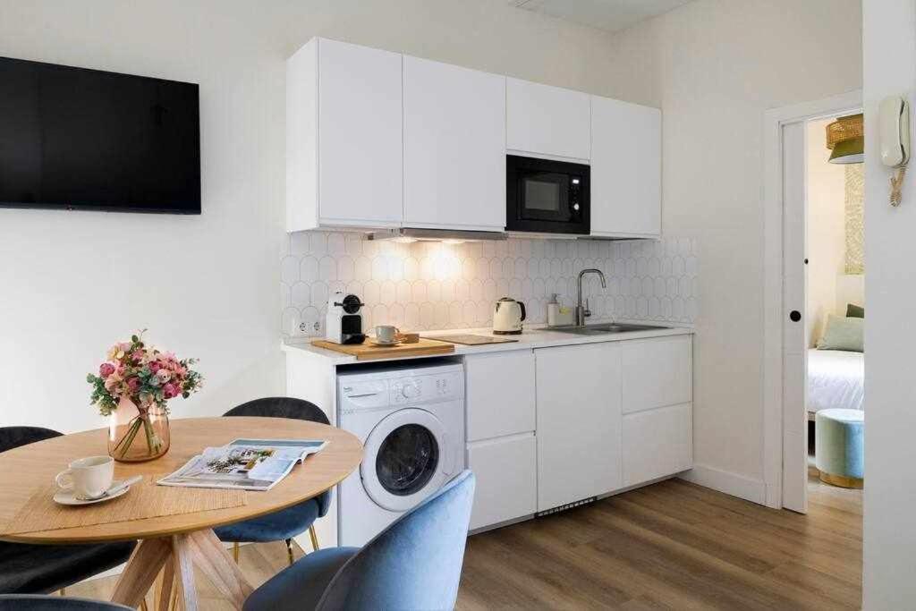 Monkeys Apartments San Roman Deluxe Севиля Екстериор снимка